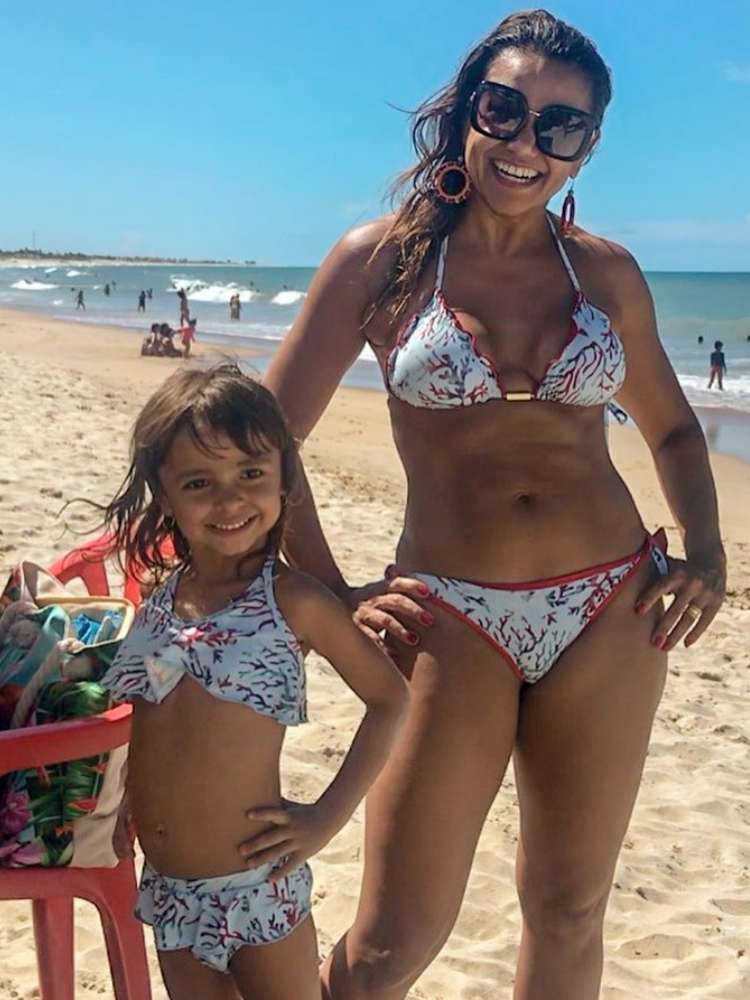 Opção de moda praia mãe e filha