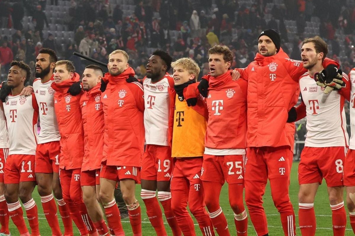 Imagem de parte do elenco do Bayern de Munique em campo