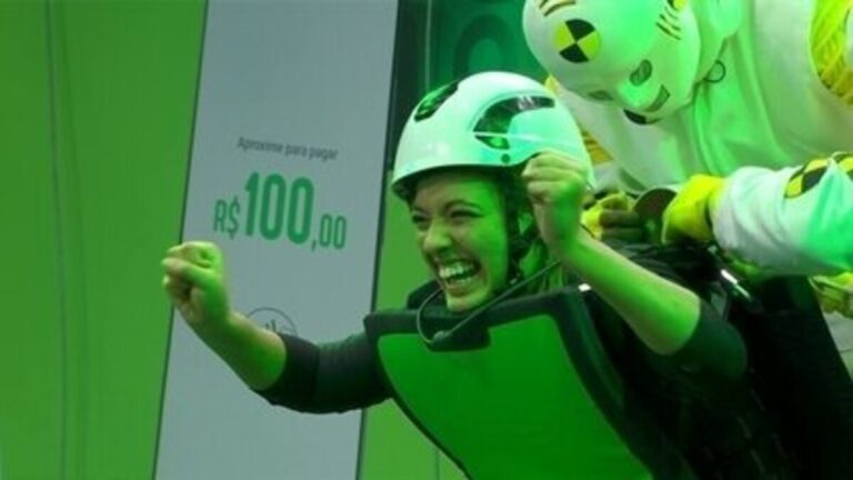 Beatriz Brasil ganhando a Prova do Líder no BBB 24