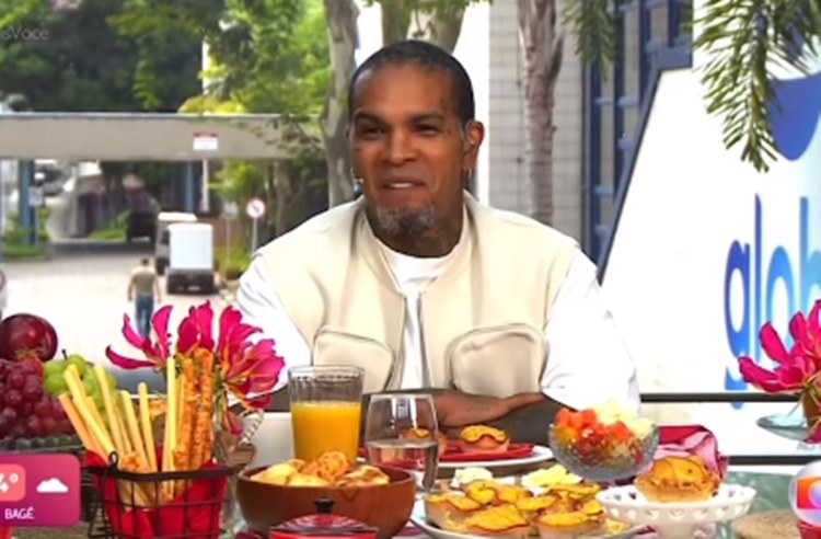 Rodriguinho tomando café da manhã no Mais você da Globo