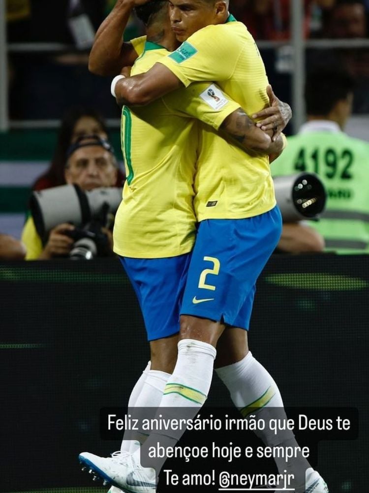 Story de Thiago Silva abraçando Neymar e dando feliz aniversário ao atacante