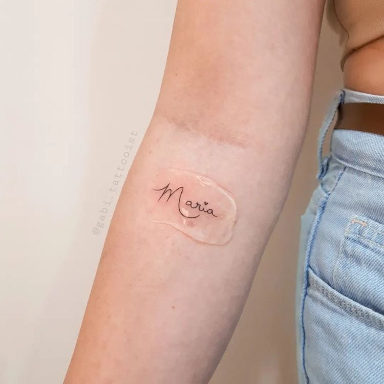 tatuagem de nome no braço