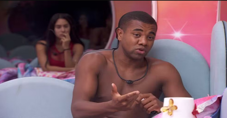 Davi se irrita com Beatriz