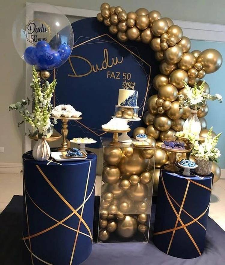 Festa de aniversário azul e dourado para homem que está fazendao cinquentão