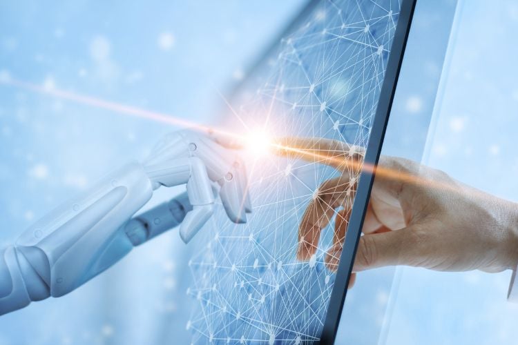 Mão robô e mão humano tocando o dedo em fundo azul, como identificar imagens feitas por IA