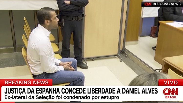 Daniel Alves pode receber ajuda financeira de Neymar para deixar a prisão na Espanha.