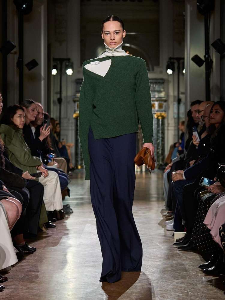 Victoria Beckham entre as tendências da Paris Fashion Week