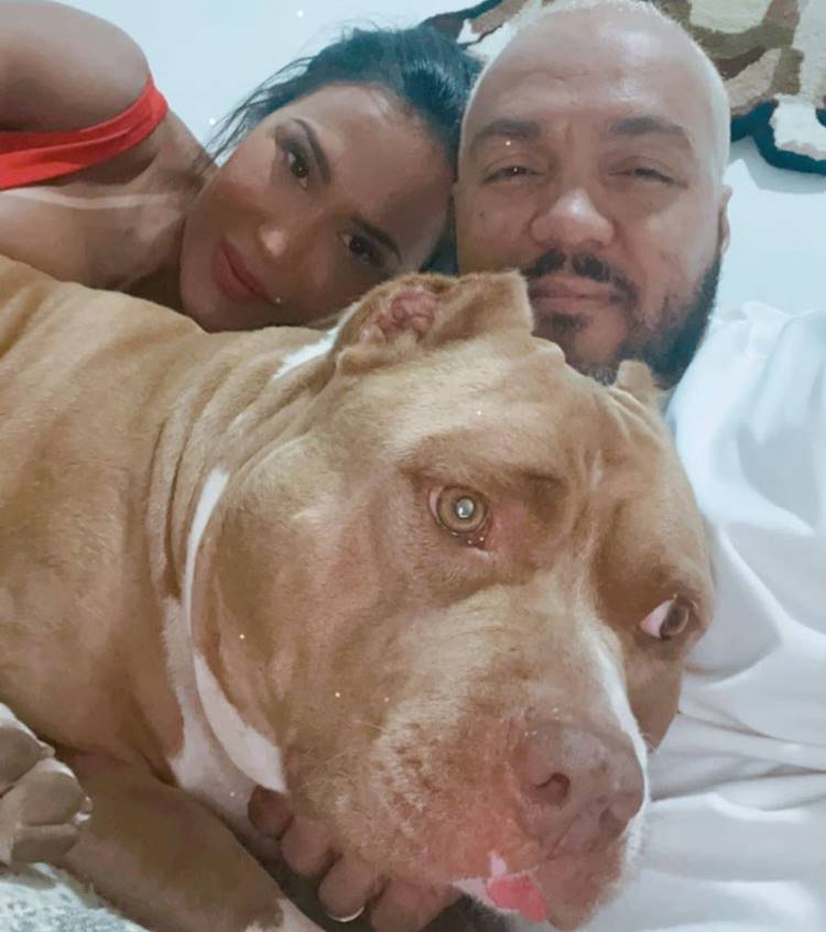 Gracyanne Barbosa, Belo e o cachorro do casal abraçados