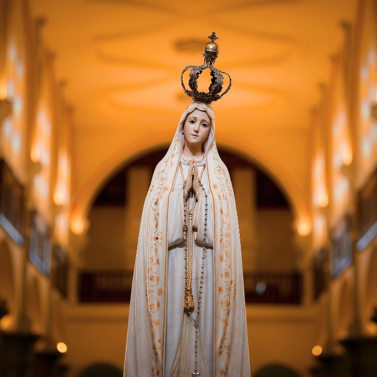 Foto de imagem de Nossa Senhora de Fátima em igreja