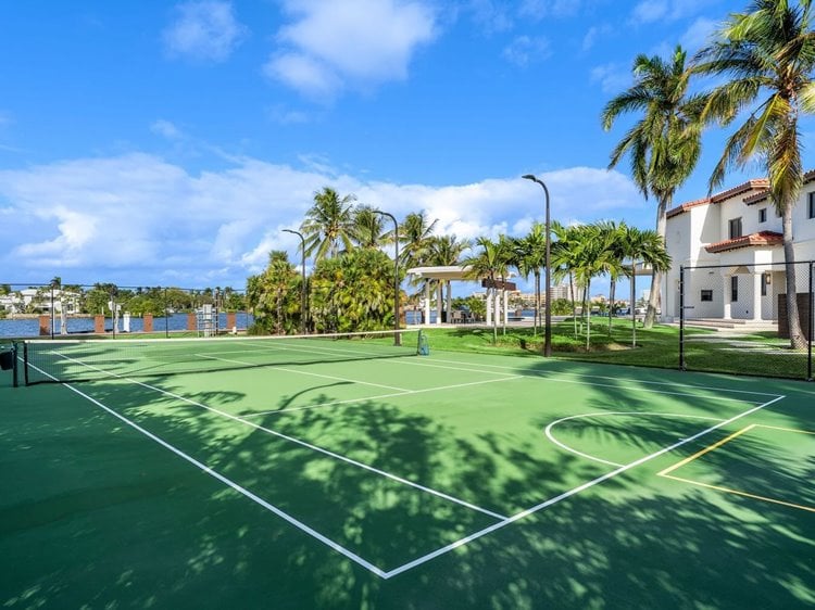 Quadra de tênis de mansão em Miami Beach