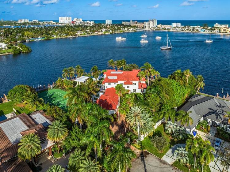 Vista de cima (foto de drone) de mansão em Miami Beach comprada por sertanejo, esposo de Andressa Suita