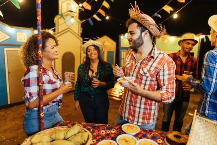 Qual é a origem da festa junina? História, comida e atividades da celebração