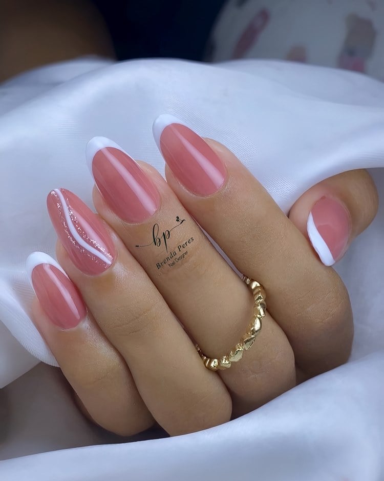 Nail art rosa e branco(formato: amendoado tamanho: grande)