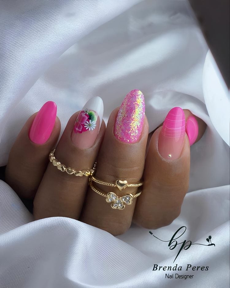 Nail art pink com adesivo de flor e glitter(formato: amendoado tamanho: grande)