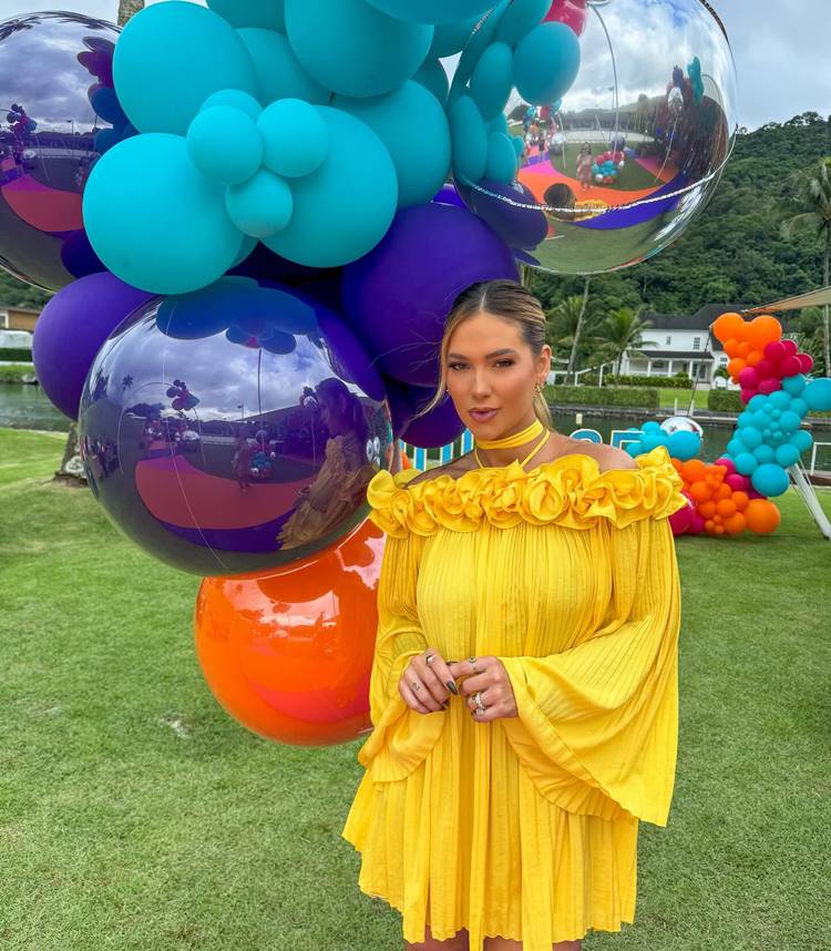 Influenciadora Virginia Fonseca de vestido amarelo grávida em seu aniversário de 25 anos