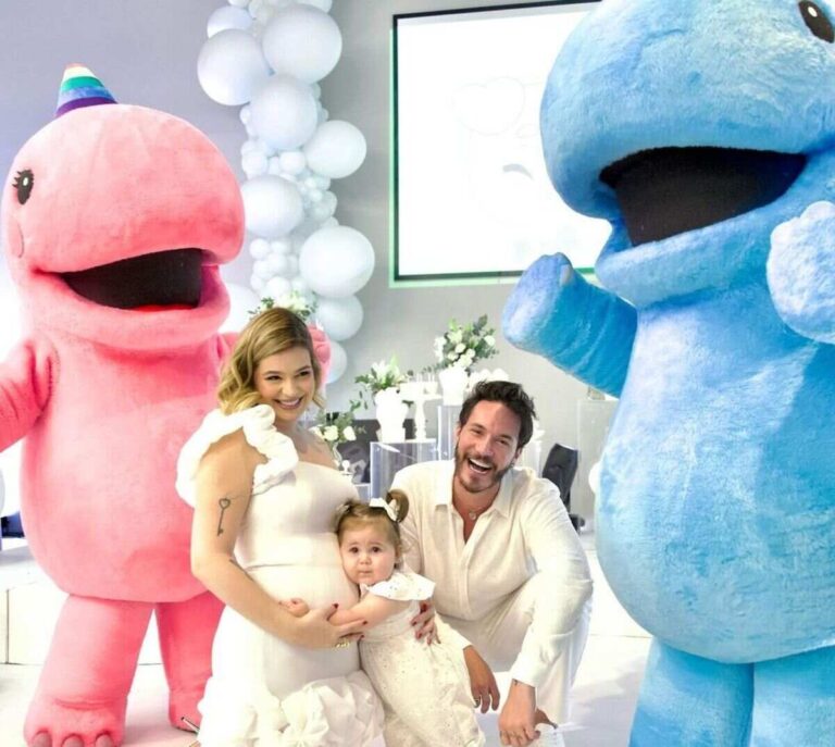 Viih Tube, Eliezer e a filha deles, Lua, no chá revelação do segundo filho do casal
