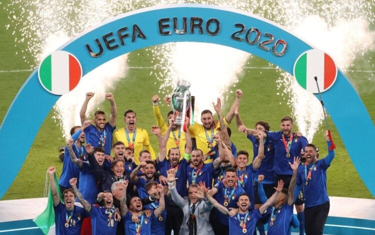 foto da equipe de futebol da Itália após a vitória na Eurocopa 2020