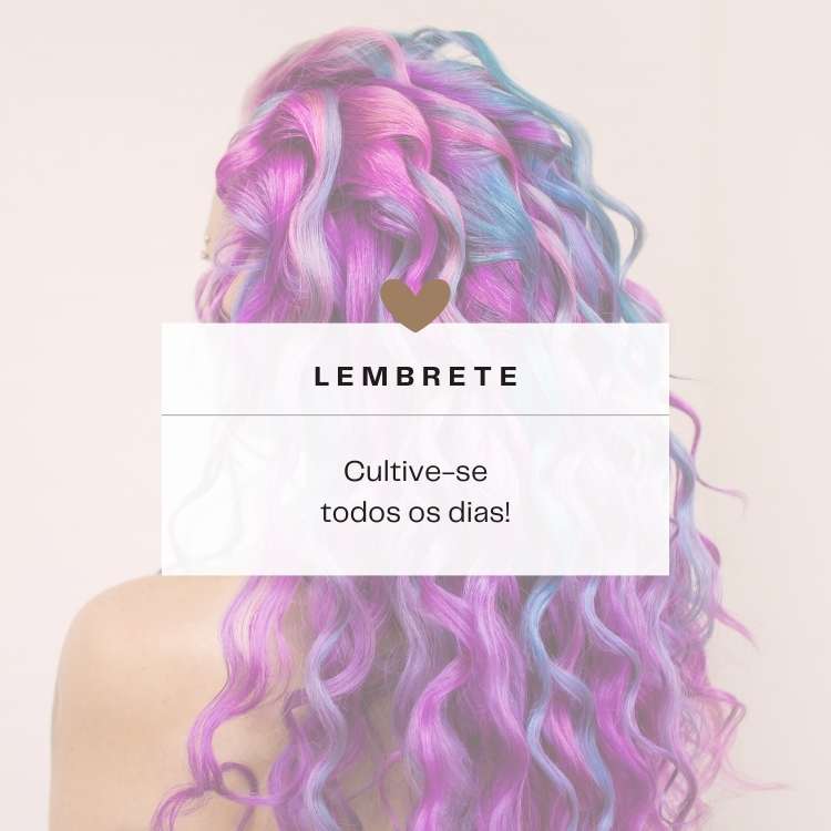 Foto de pessoa de costas com cabelo roxo e azul e frase: Cultive-se todos os dias.
