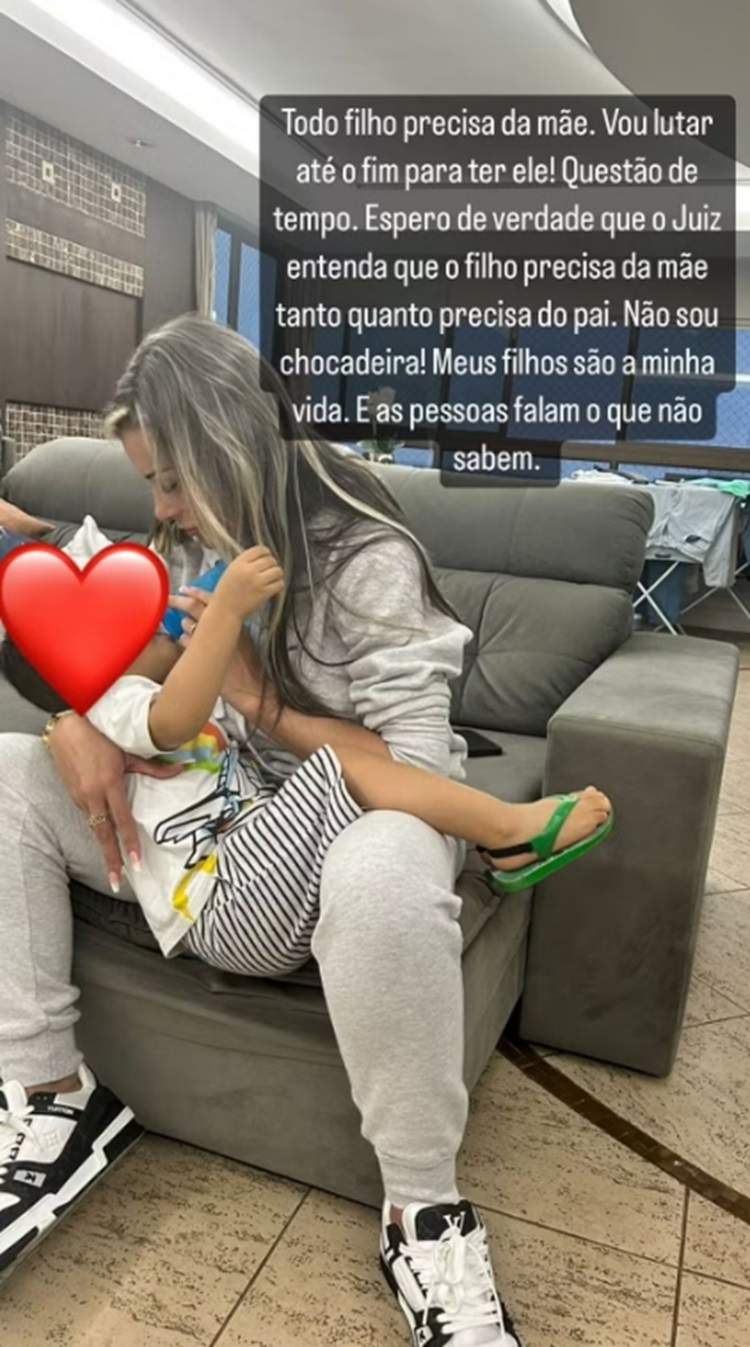 Andressa Urach com o filho mais novo, Leon