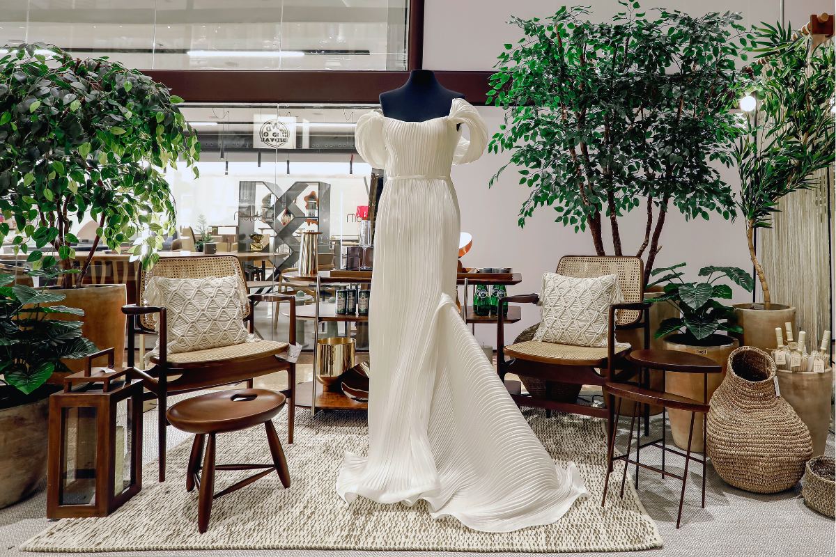 Vesrido de casamento em ambiente decorado no evento D&D Fashion Wedding Desig