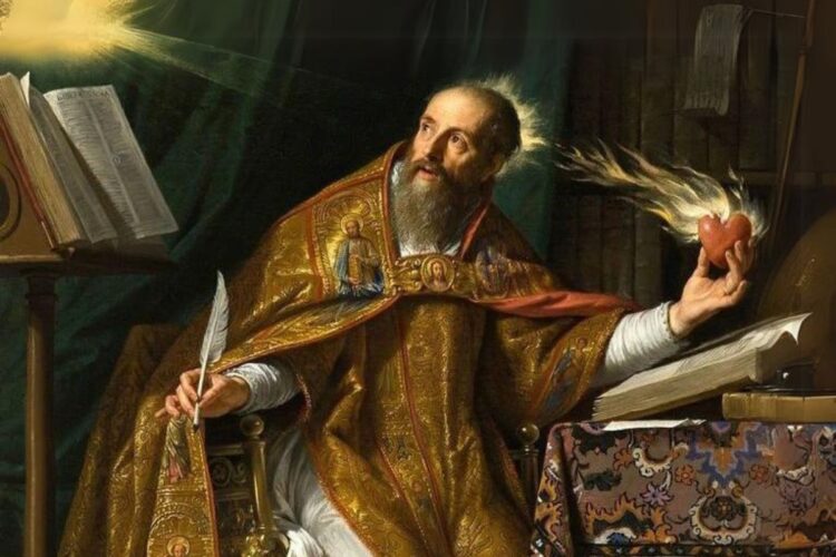 Foto de Santo Agostinho segurando coração em chamas