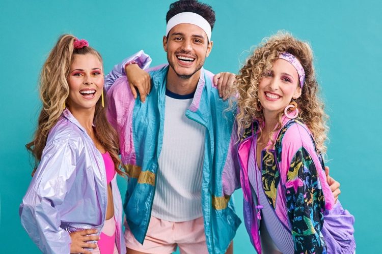 Foto de 3 modelos usando moda dos anos 80