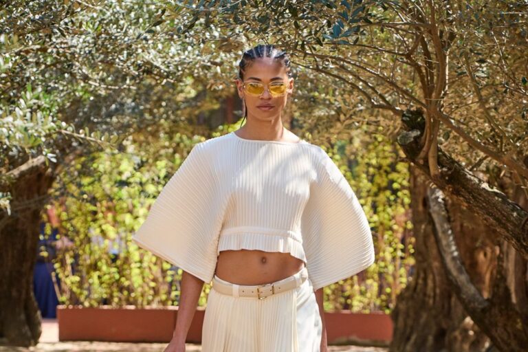 Modelo no desfile da Neriage no Rosewood São Paulo em 2024