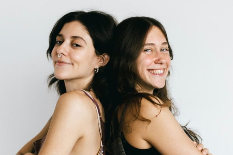Foto de Luísa Motta e Laura Dicker, que estão entre os maiores influencers veganos do Brasil