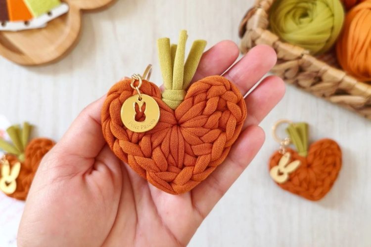 Chaveiro de crochê para dar de lembrancinha de Páscoa