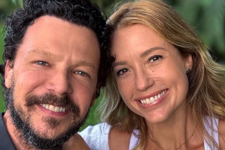 Foto de reencontro de Juliana Didone e Guilherme Berenguer