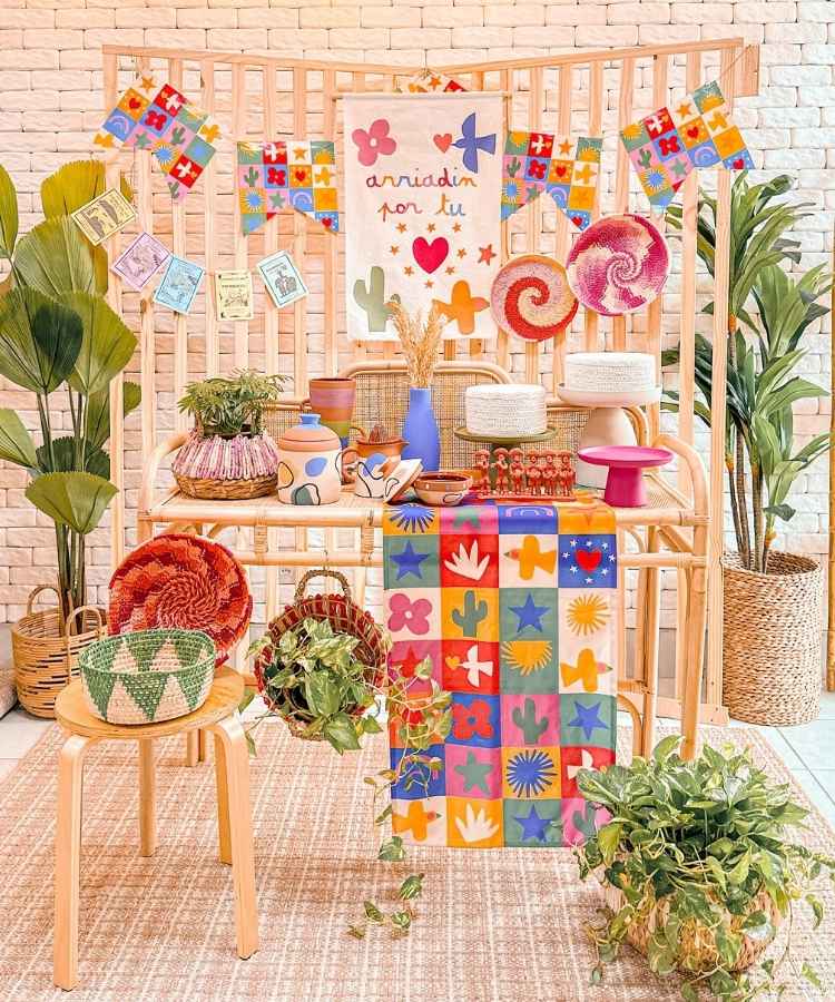 Mesa com decoração de festa junina criativa
