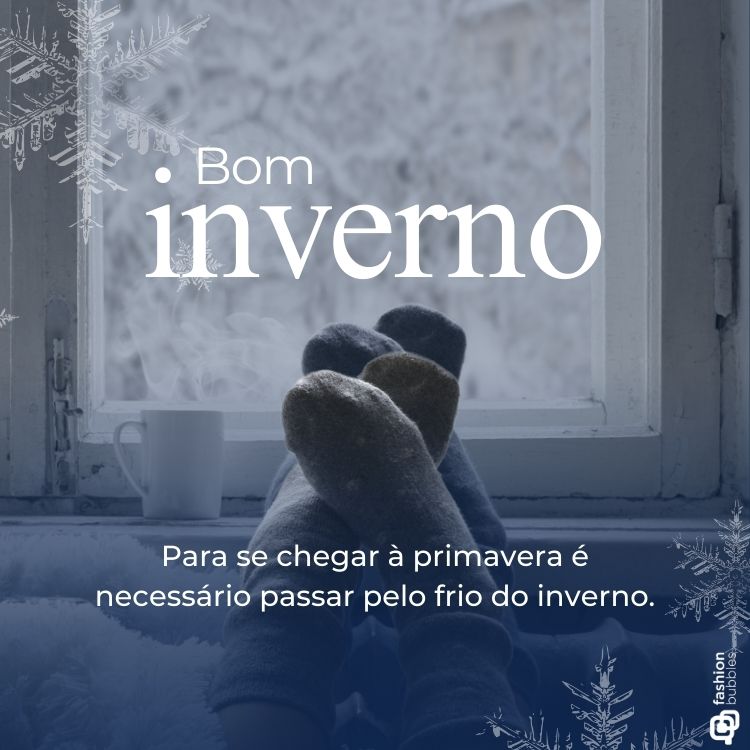 Pessoa relaxa com pés aquecidos em meias cinza, deitada perto de uma janela coberta de neve. Ao lado, caneca branca. Texto presente: "Bom inverno. Para se chegar à primavera é necessário passar pelo frio do inverno."