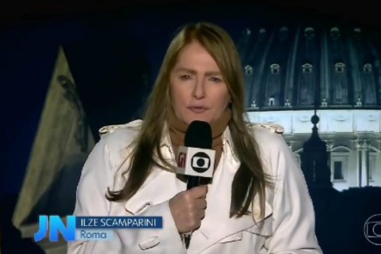 Foto da jornalista Ilze Scamparini em cobertura em Roma