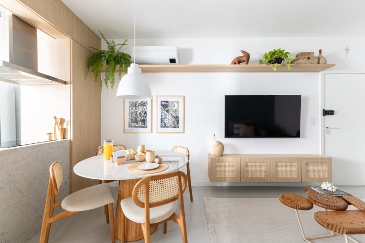 Apartamento de 65m² é reformado com marcenaria inteligente e vira primeiro lar de casal