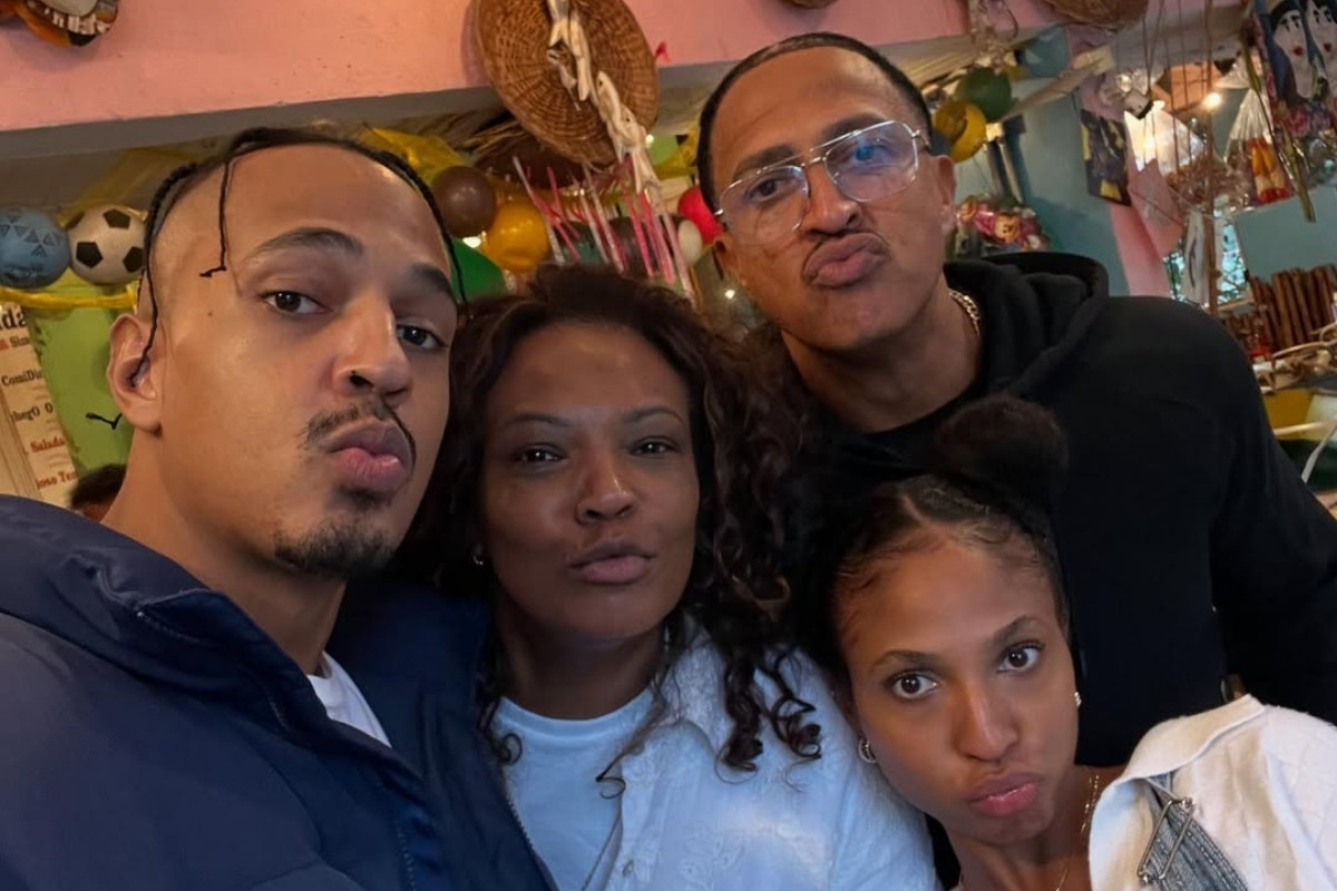 Foto de Eliane Dias e Mano Brown, que teriam casamento aberto, junto com os filhos
