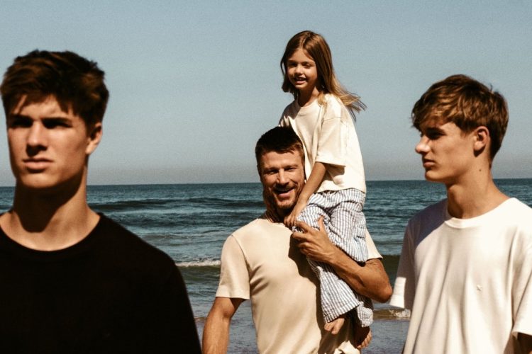 Foto de Rodrigo Hilbert com os filhos em campanha de Dia dos Pais da Hering