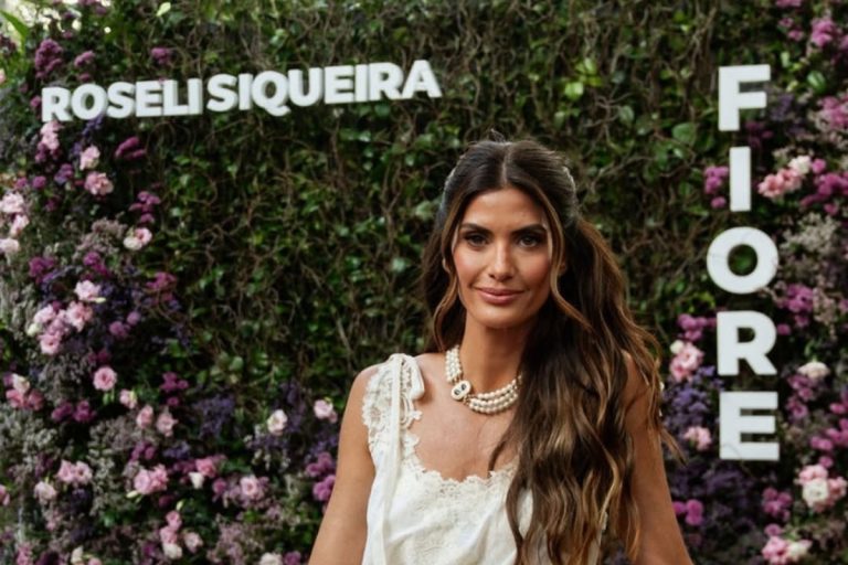 Foto de Isabella Fiorentino no lançamento de Fiore, sua parceria com Roseli Siqueira