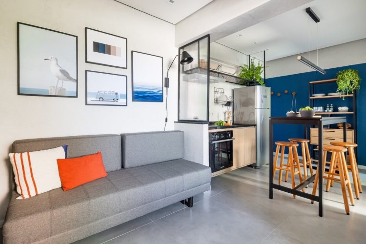 Foto de sala de estar integrada com cozinha de kitnet de 33 m²