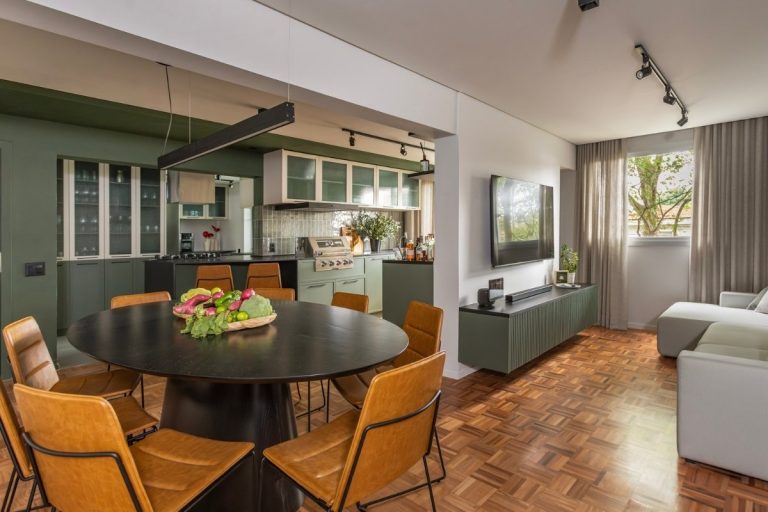 Foto de cozinha, sala de jantar e sala de estar de apartamento de 100 m²