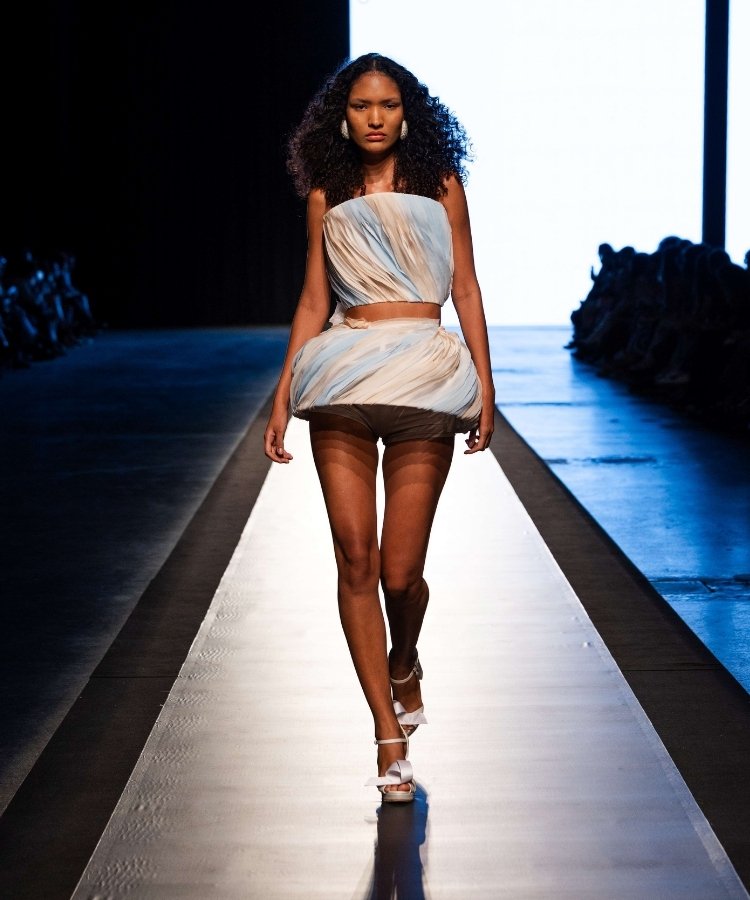 Modelo no desfile de MelkZDA no DFB