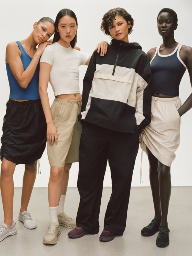Foto de Zendaya e modelos em campanha da marca On