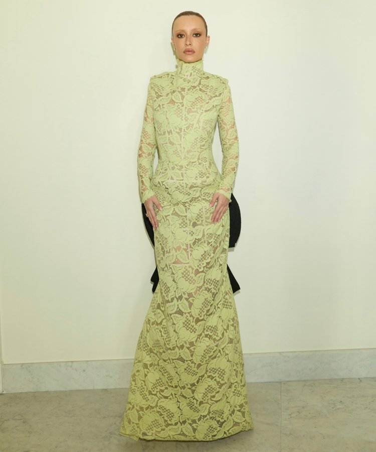 Maria Braz, uma das brasileiras no Festival de Cannes 2026, usando Marc Jacobs