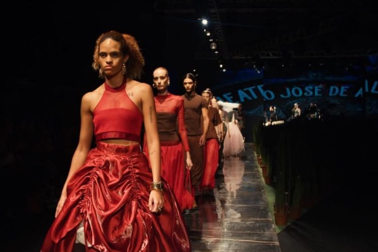 Modelo no desfile de Lire Brand, durante o 2º dia do DFB Festival 2026
