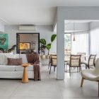 Sala de estar, de jantar e cozinha de apartamento de 110 m²