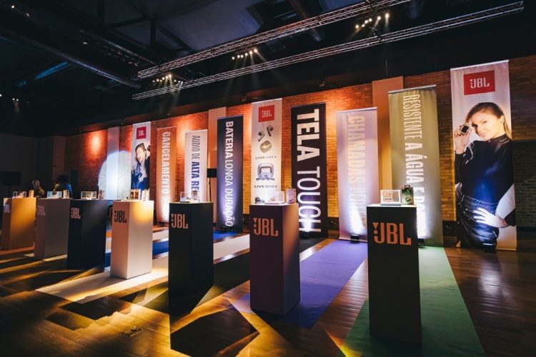 Evento de lançamento da nova geração de fones de ouvido da JBL