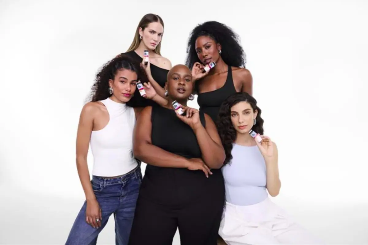 Sun Fresh Bastão Efeito Make-up da NEUTROGENA, um dos lançamentos de beleza de outubro de 2026