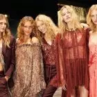Modelos nos bastidores do desfile da ETRO na Semana de Moda de Milão Primavera Verão 2027